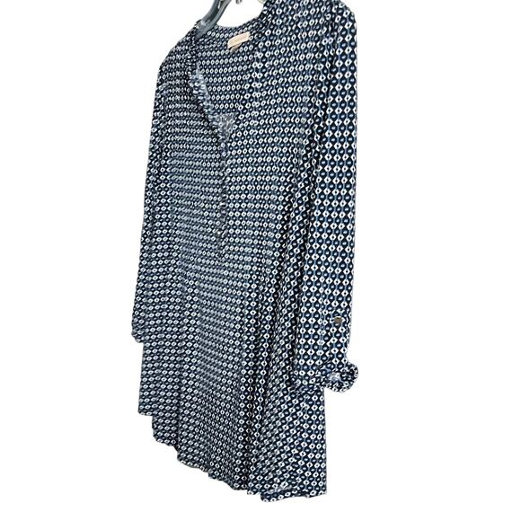 EST. 1962 3/4 ROLL TAB SLEEVE V-NECK BLOUSE, WOMEN-1X-BRIGHT & NAVY BLUE & WHITE - Picture 3 of 11